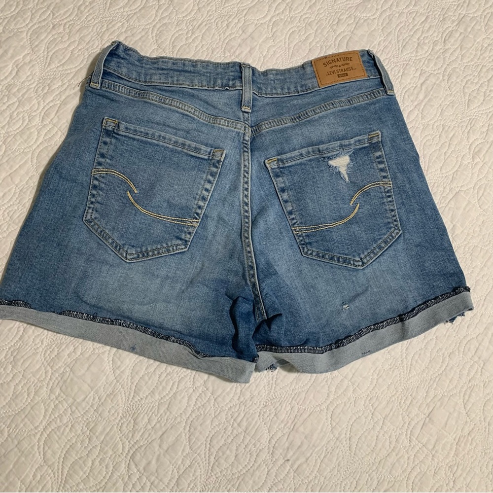 Levi’s signature mom denim cut off jean shorts